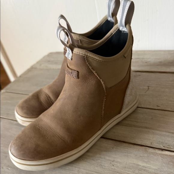 Xtratuf Shoes - XTRATUF leather ankle deck boots, waterproof. Women’s size 7